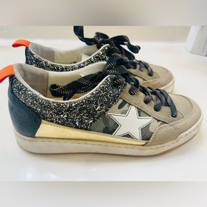 Steve Madden EUC size 9 Sneakers